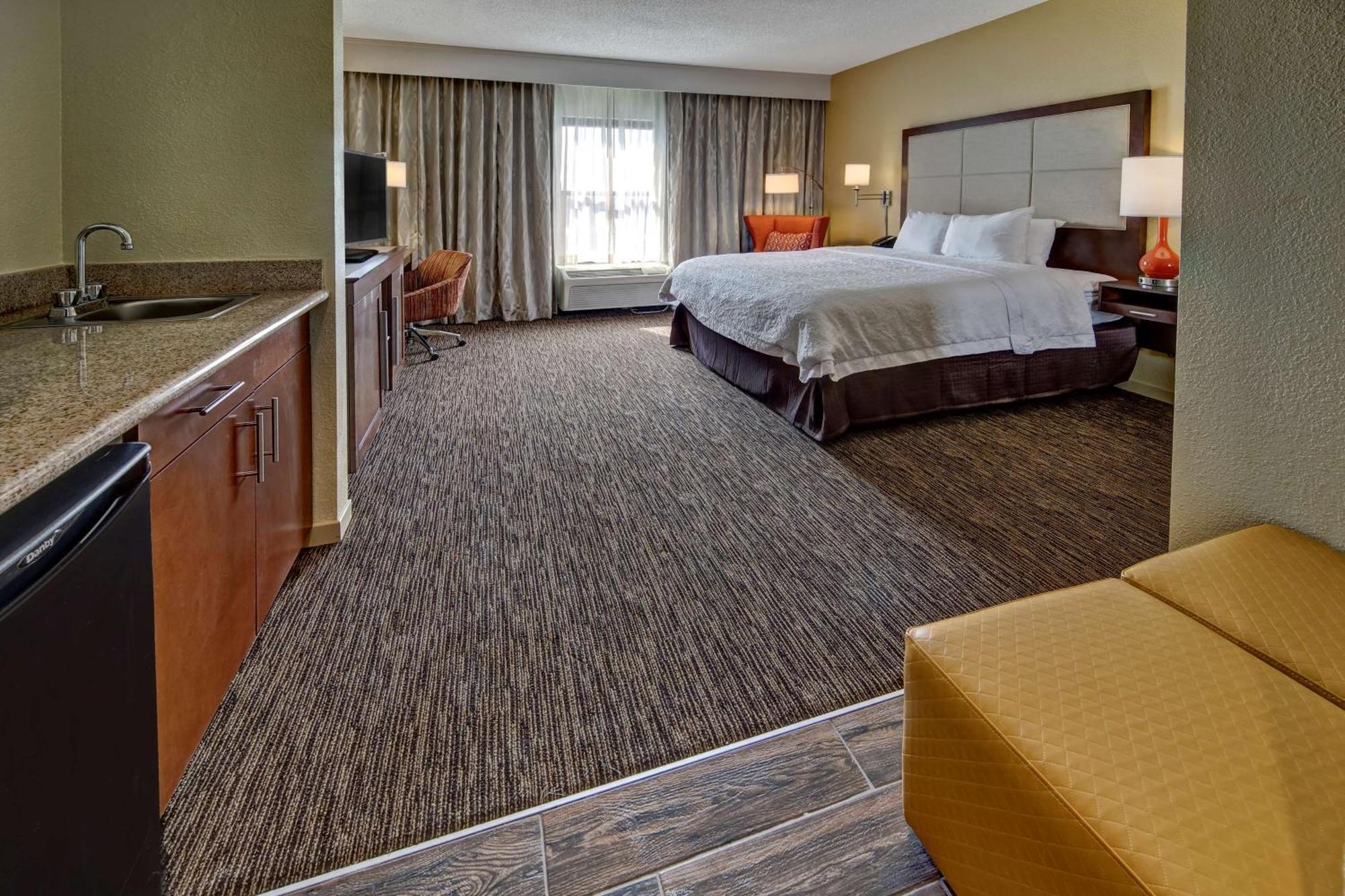 Hampton Inn Concord/Каннаполис Экстерьер фото