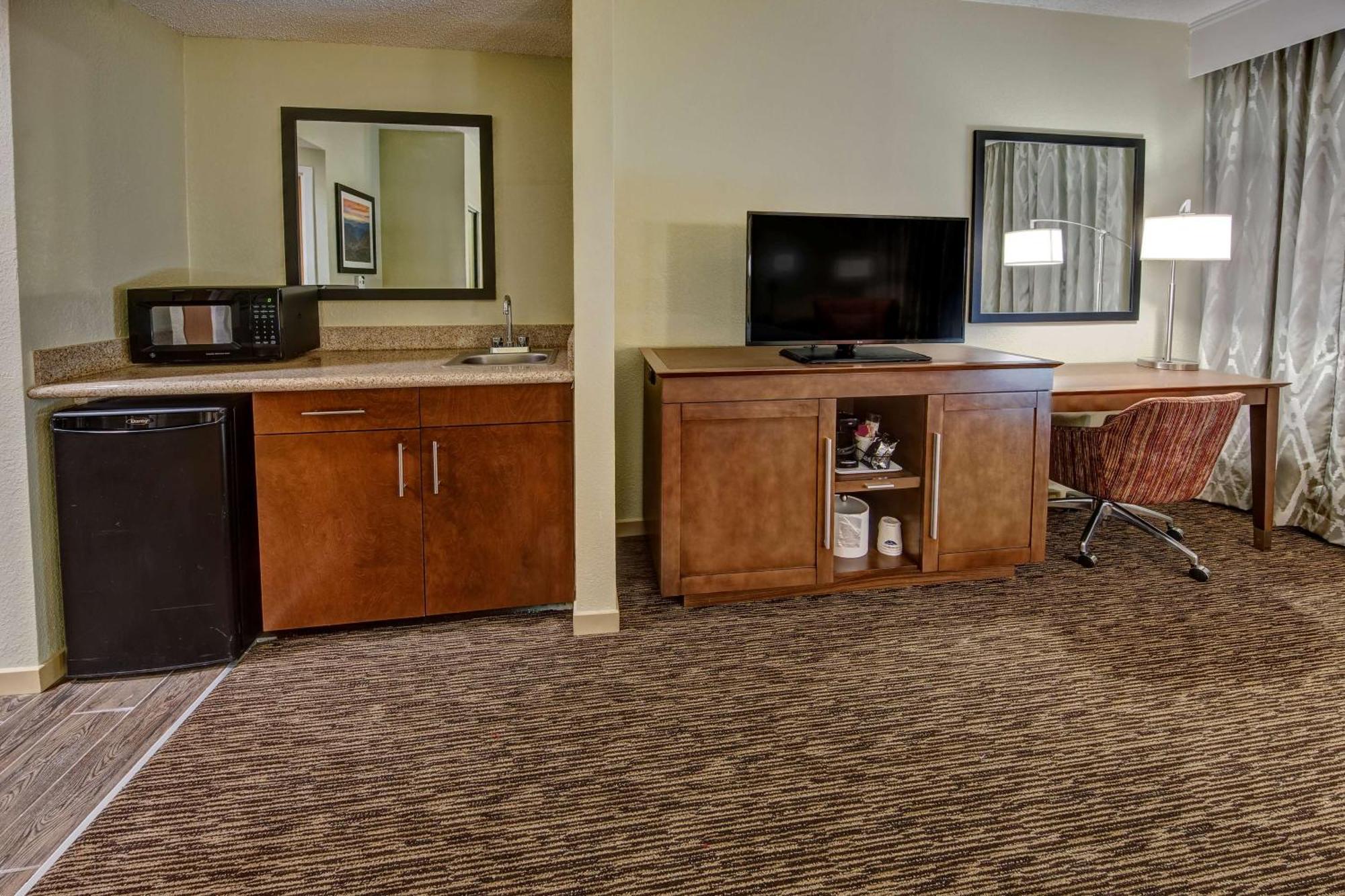 Hampton Inn Concord/Каннаполис Экстерьер фото