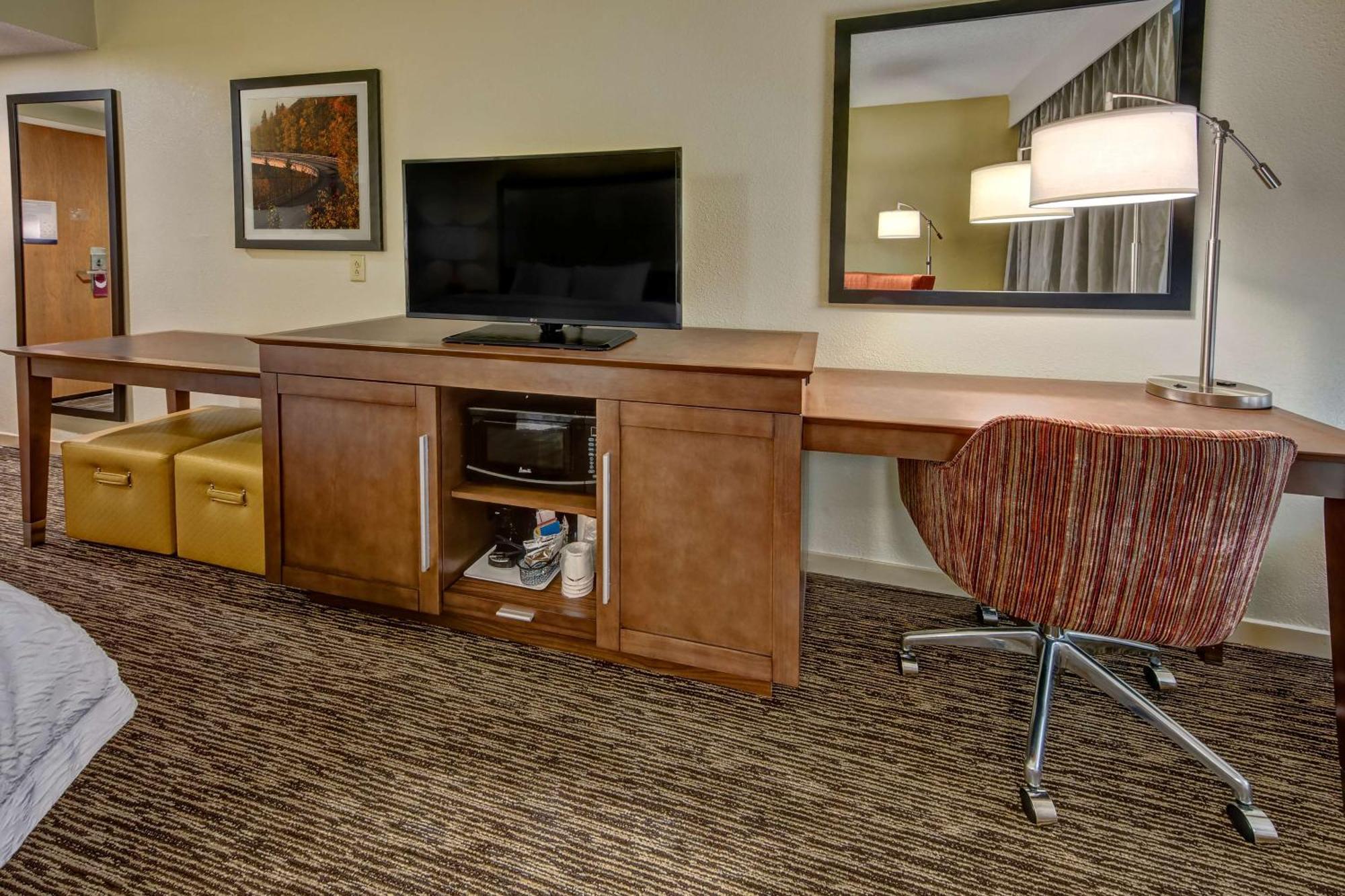 Hampton Inn Concord/Каннаполис Экстерьер фото