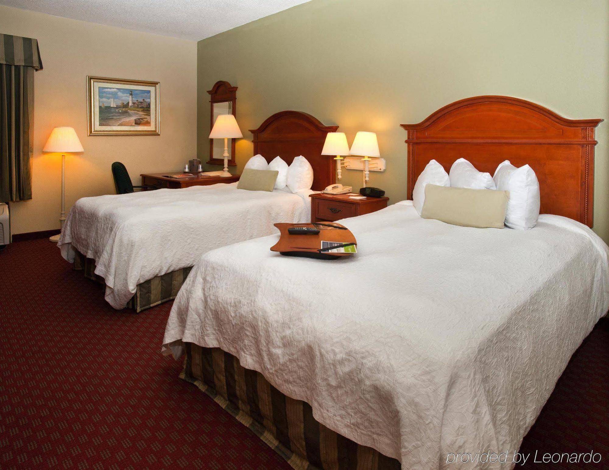 Hampton Inn Concord/Каннаполис Экстерьер фото