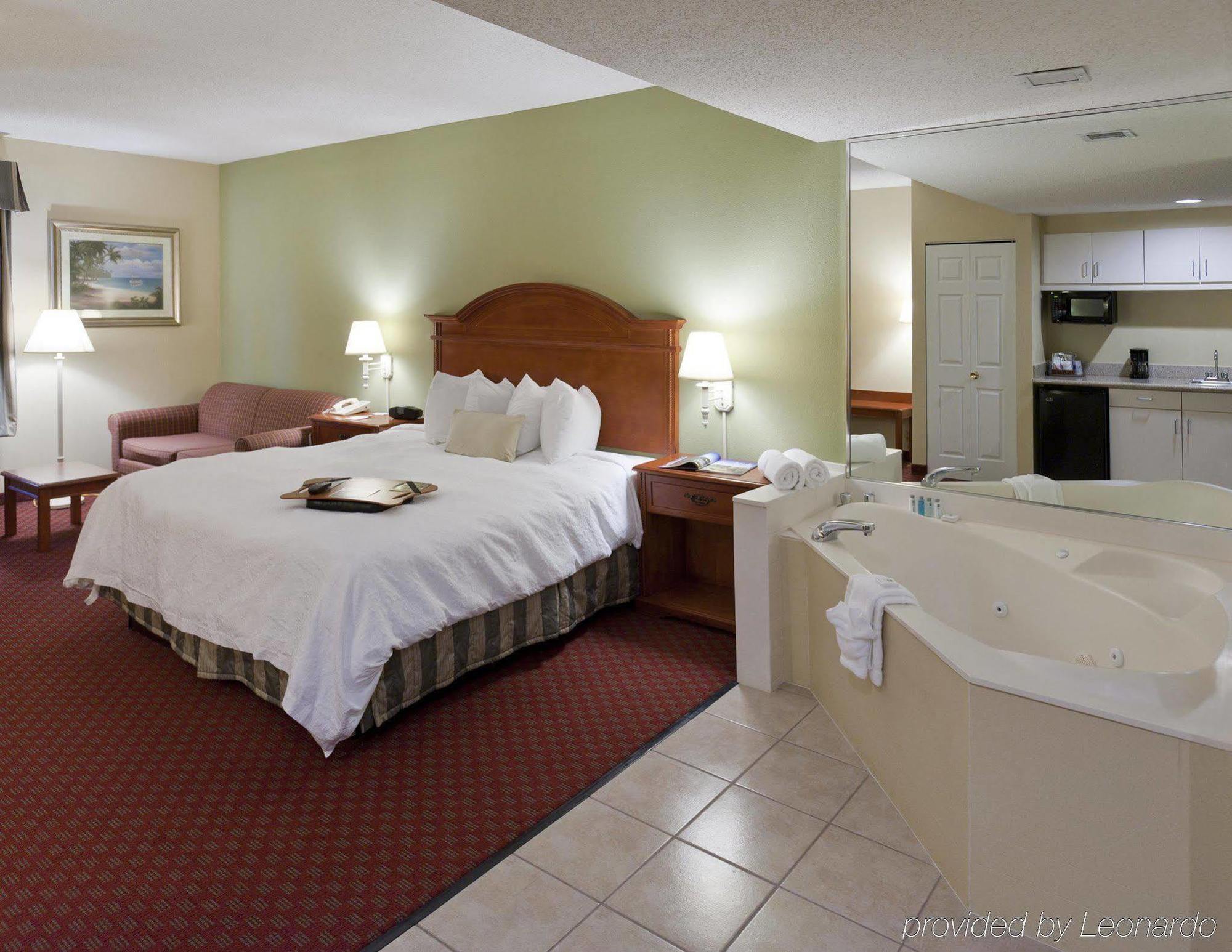 Hampton Inn Concord/Каннаполис Экстерьер фото