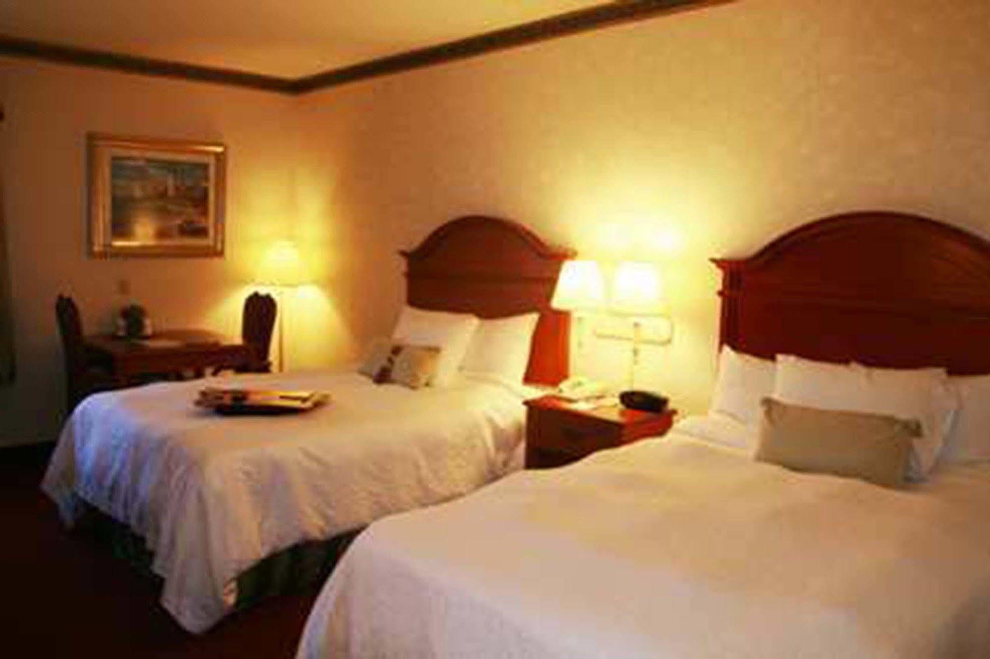 Hampton Inn Concord/Каннаполис Экстерьер фото