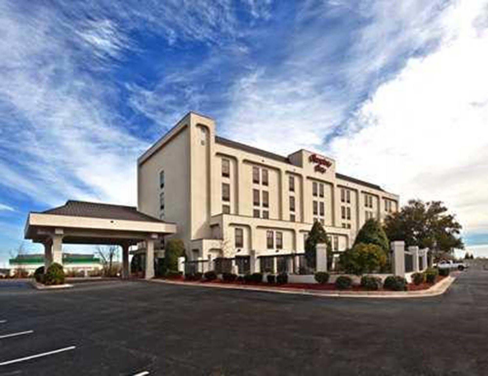 Hampton Inn Concord/Каннаполис Экстерьер фото